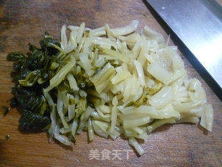 腌白菜煮醉鱼的做法步骤：3