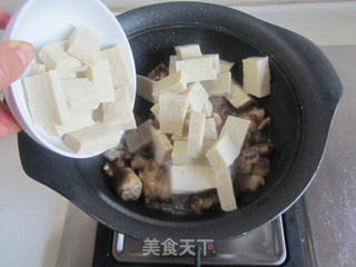 鸡肉口蘑豆腐的做法步骤:4