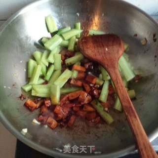 火腿肠炒黄瓜的做法步骤:6