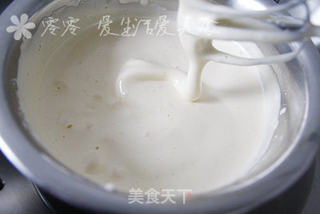 全蛋海绵纸杯蛋糕的做法步骤:2