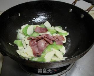 【荷美尔18般美味,“宴”惊四座】培根炒双笋的做法步骤:6