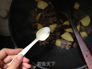 土豆煲牛腩的做法步骤:9