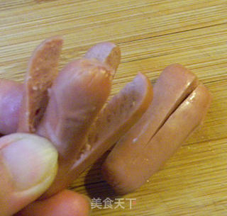 【荷美尔18般美味，“宴”惊四座】炸热狗肠的做法步骤：3