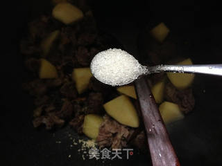 土豆煲牛腩的做法步骤:11