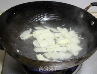 【荷美尔18般美味,“宴”惊四座】培根炒双笋的做法步骤:3