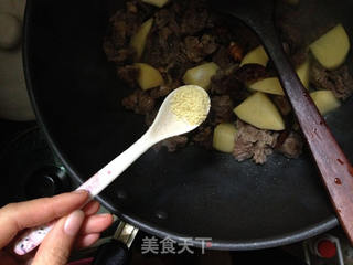 土豆煲牛腩的做法步骤:10