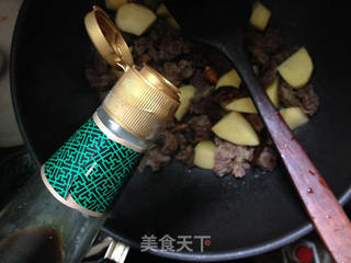 土豆煲牛腩的做法步骤:8