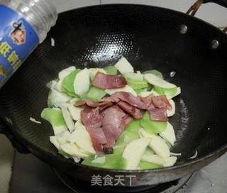 【荷美尔18般美味,“宴”惊四座】培根炒双笋的做法步骤:7