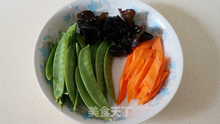 【荷美尔18般美味,“宴”惊四座】合家欢——经典飘香炒菜培根的做法步骤:2