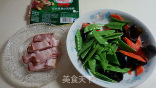 【荷美尔18般美味,“宴”惊四座】合家欢——经典飘香炒菜培根的做法步骤:6