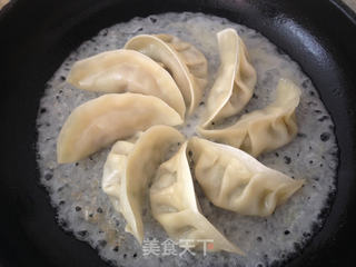 冬笋芹菜猪肉煎饺的做法步骤:11