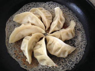 冬笋芹菜猪肉煎饺的做法步骤:12