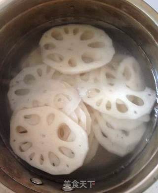 糖醋藕片的做法步骤:2