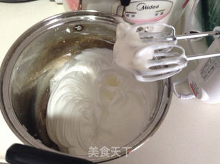 生日蛋糕-----------手指饼樱桃蛋糕的做法步骤:7