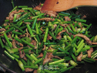 肉丝炒蒜苗的做法步骤:9