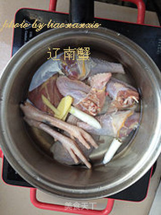 土鸡海参汤的做法步骤:2