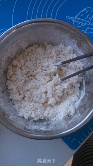 烫面蒸饼和素炒合菜的做法步骤:2