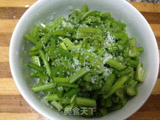 冬笋芹菜猪肉煎饺的做法步骤:2