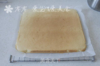 瑞士卷水果奶油蛋糕卷的做法步骤:7