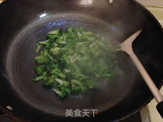 虾仁西兰花炒饭的做法步骤:9