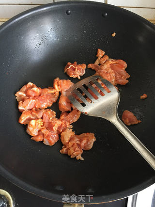 奥尔良烤鸡腿肉披萨的做法步骤:2