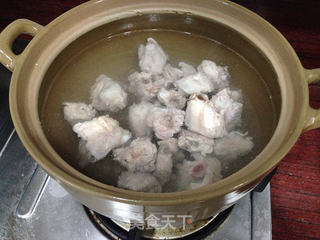 排骨春菜煲的做法步骤:3