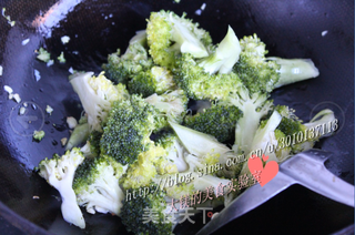 简单美味的减肥菜——蒜蓉西兰花的做法步骤:6
