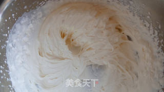 凌寒独放,幽香迷人——梅香草莓慕斯的做法步骤:15