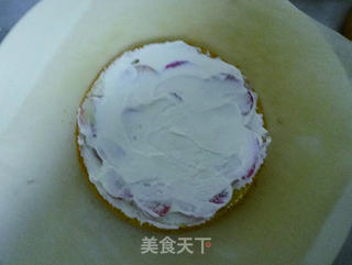 给孩子一个甜蜜的周末——草莓奶油蛋糕的做法步骤:7