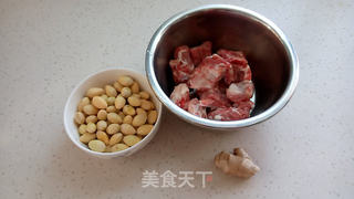 白果炖排骨——滋阴润燥、养肺补胃的做法步骤:5