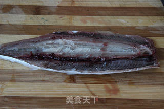 蒲烧秋刀鱼的做法步骤:2