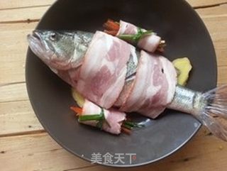 【荷美尔18般美味,“宴”惊四座】培根蒸鲈鱼的做法步骤:6