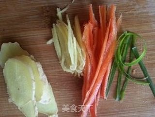 【荷美尔18般美味,“宴”惊四座】培根蒸鲈鱼的做法步骤:2