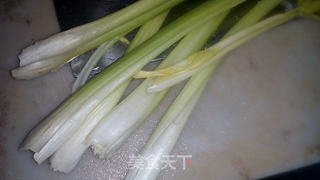 芹菜清炒云耳的做法步骤:3