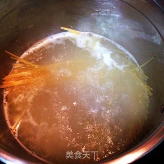 【新味COOK的试用报告】意式肉酱面的做法步骤:2
