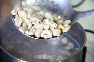 【荷美尔18般美味,“宴”惊四座】翡翠腰果qq肠的做法步骤:2