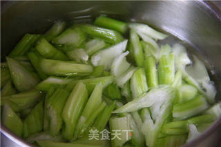 【荷美尔18般美味,“宴”惊四座】翡翠腰果qq肠的做法步骤:7