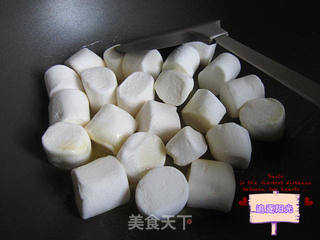 黑芝麻杏仁牛轧糖的做法步骤:2