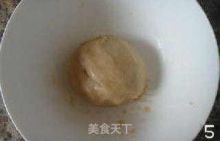 广式豆沙蛋黄月饼的做法步骤:5