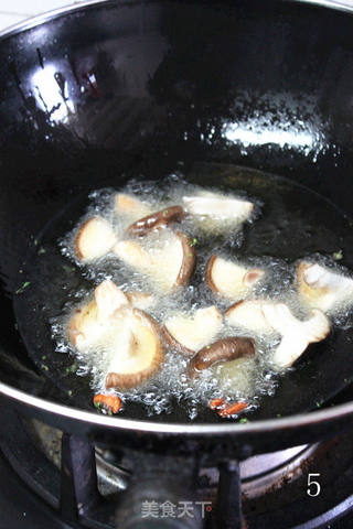 【荷美尔18般美味，“宴”惊四座】红红火火——脆皮肠炒年糕的做法步骤：5