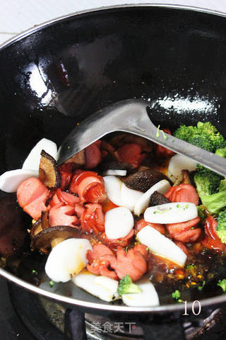 【荷美尔18般美味，“宴”惊四座】红红火火——脆皮肠炒年糕的做法步骤：10