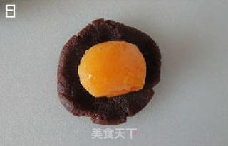 广式豆沙蛋黄月饼的做法步骤:8