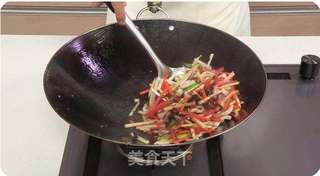 家常鱼香肉丝的做法步骤:12