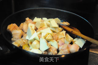 五花肉烧慈姑---附让肉变香嫩爽口的小窍门的做法步骤:11