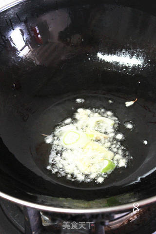 【荷美尔18般美味，“宴”惊四座】红红火火——脆皮肠炒年糕的做法步骤：8