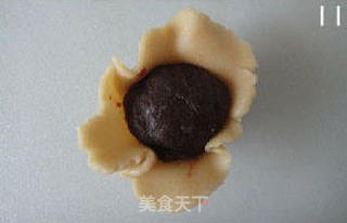 广式豆沙蛋黄月饼的做法步骤:11