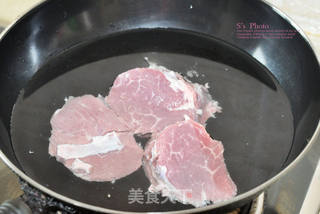 主妇必学硬菜之卤牛肉的做法步骤:3