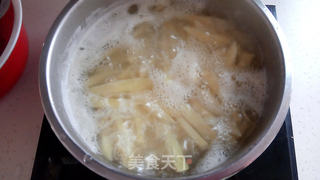 自制零食——炸薯条(丝毫不逊色于KFC)的做法步骤:3
