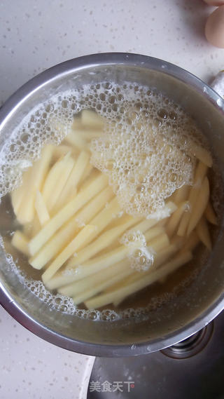 自制零食——炸薯条(丝毫不逊色于KFC)的做法步骤:4