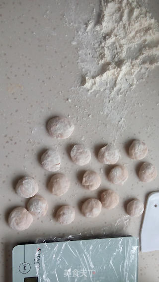 花式馒头——草莓玫瑰馒头的做法步骤：5